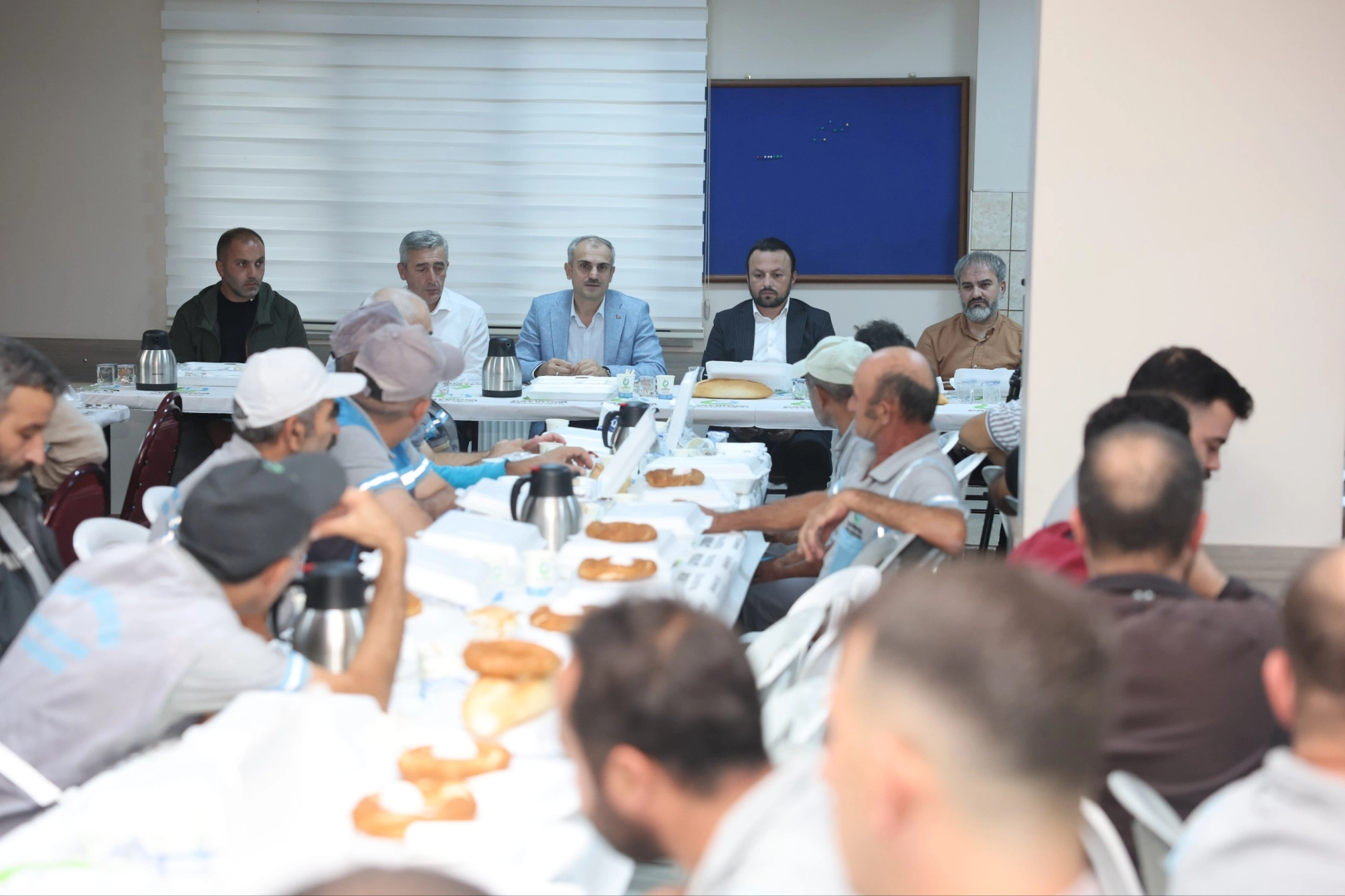 Çayırova’da Başkan Çiftçi, temizlik personellerini mesaiye uğurladı