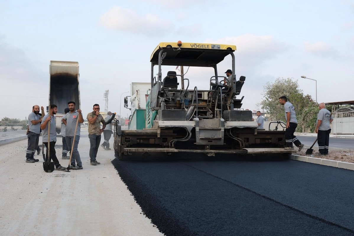 Güngör Geçer, Buruk TOKİ’de süren asfaltlama çalışmalarını denetledi