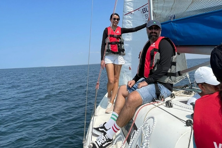 İzmir’de yetişkin grubu yelken eğitimlerine devam