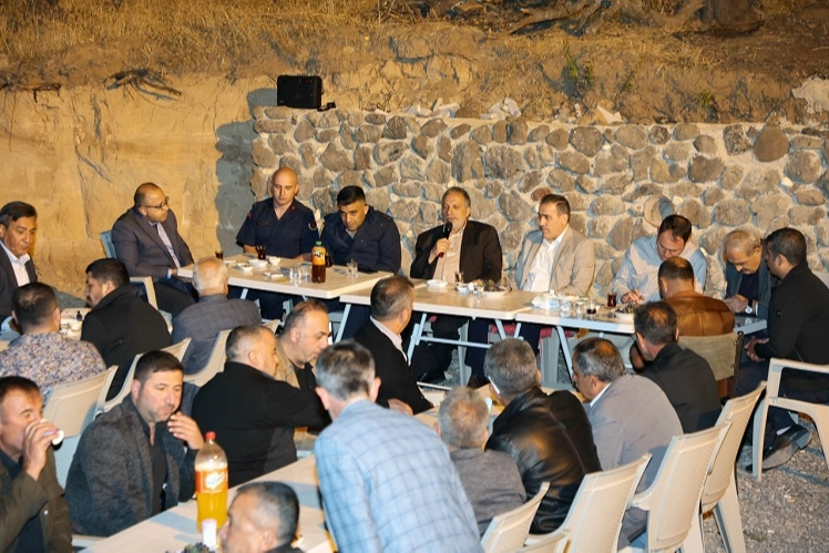 Kayseri Talas’ta muhtarlardan Mengücek buluşması