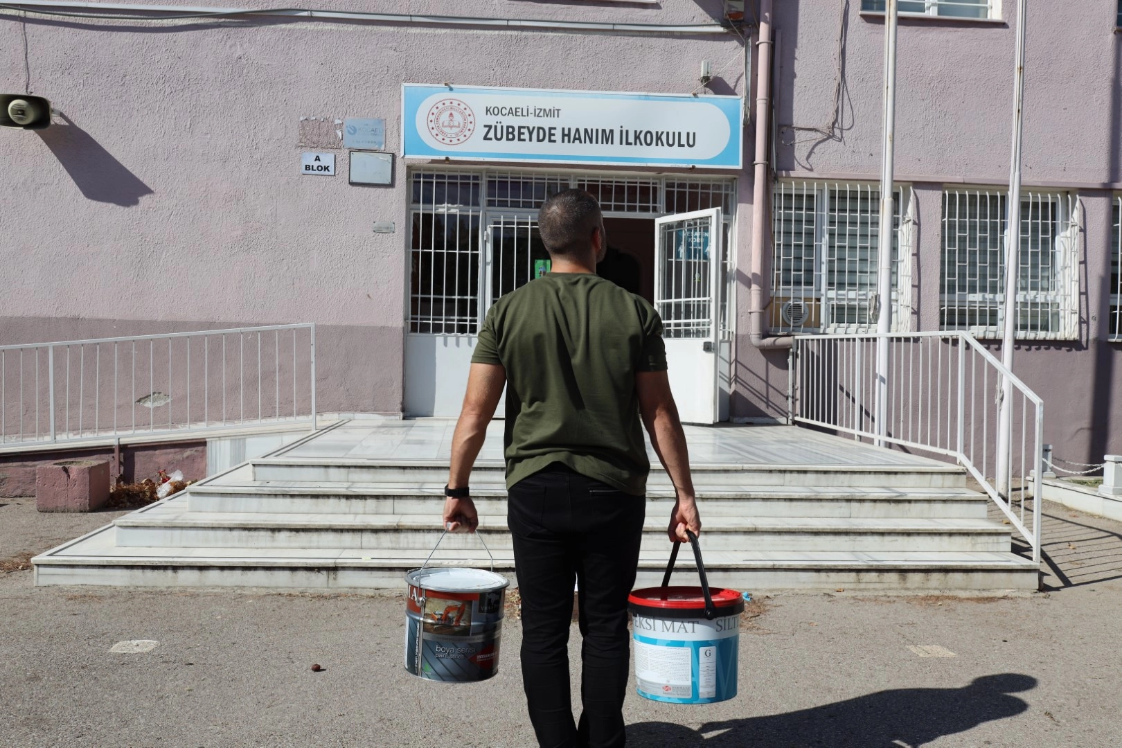 Kocaeli’de okullara son 5 yılda 550 bin litre boya desteği