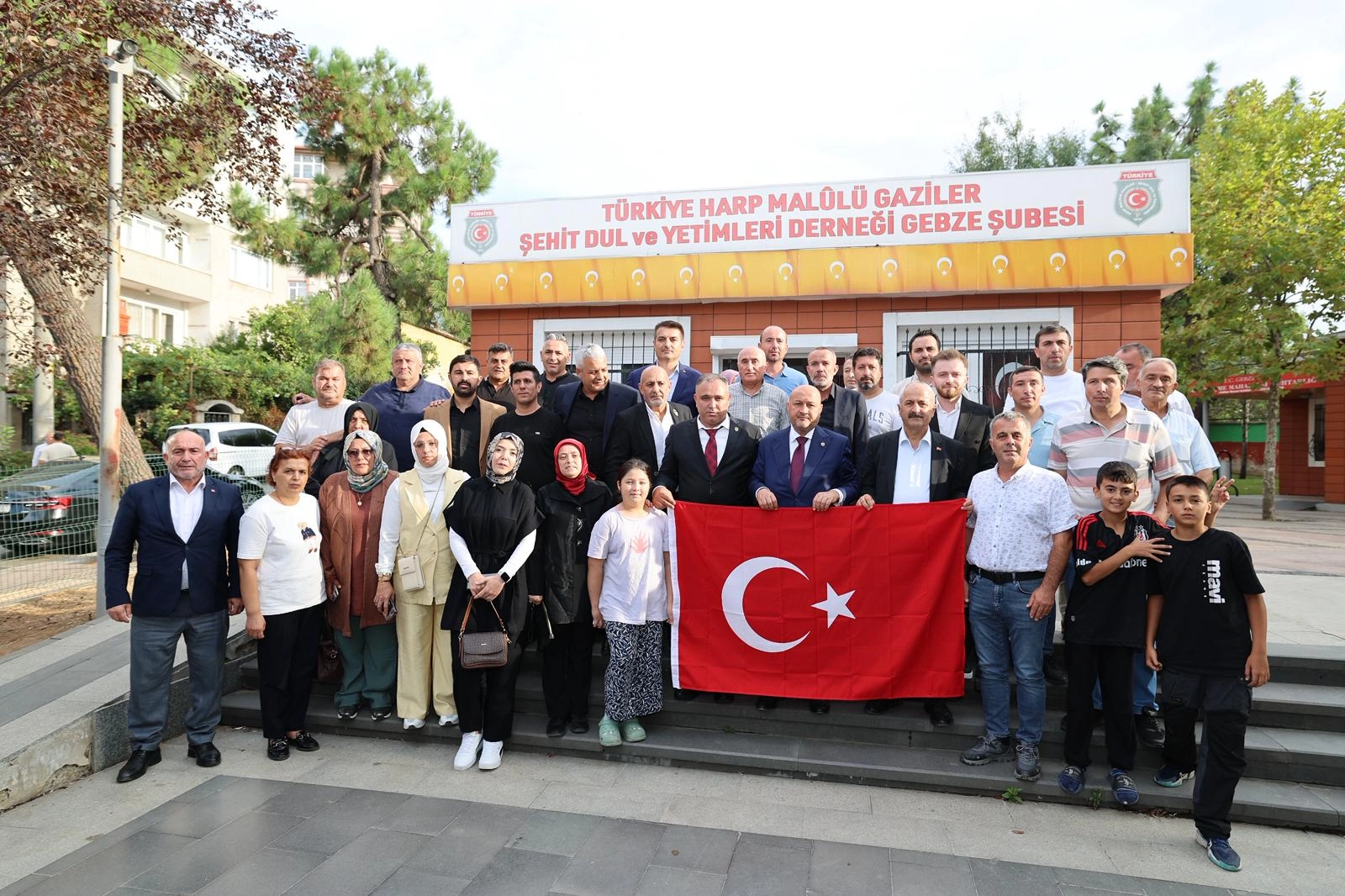 Kocaeli Gebze’de şehit yakınlarına vefa ziyareti
