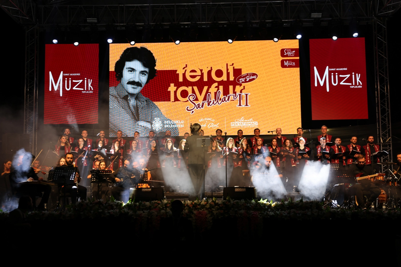 Konya Selçuklu’da Ferdi Tayfur şarkıları ikinci kez yankılandı