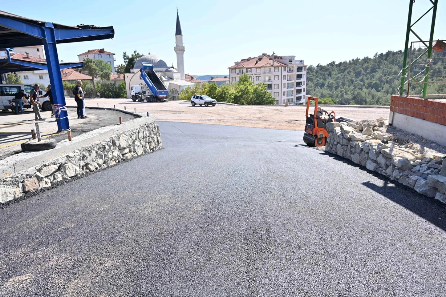 Manisa Büyükşehir’den Gördes’e asfalt