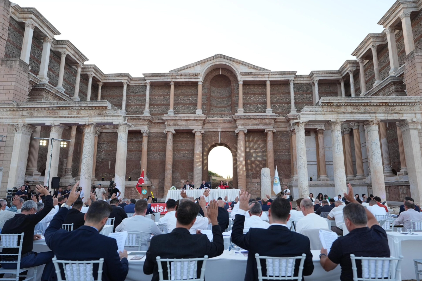 Manisa’da imar tartışması… Muradiye’de 21 kat 5 kata indirildi