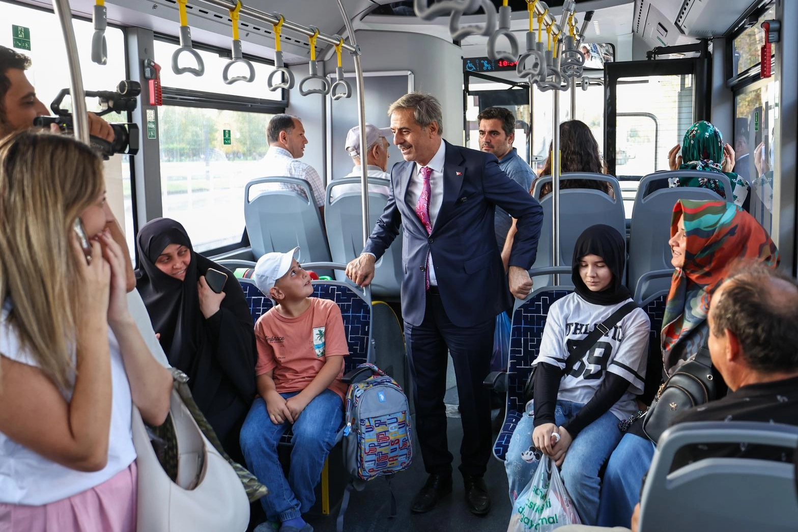Sakarya metrobüs hattı genişletildi… Başkan Alemdar, vatandaşlarla birlikte yolculuk yaptı
