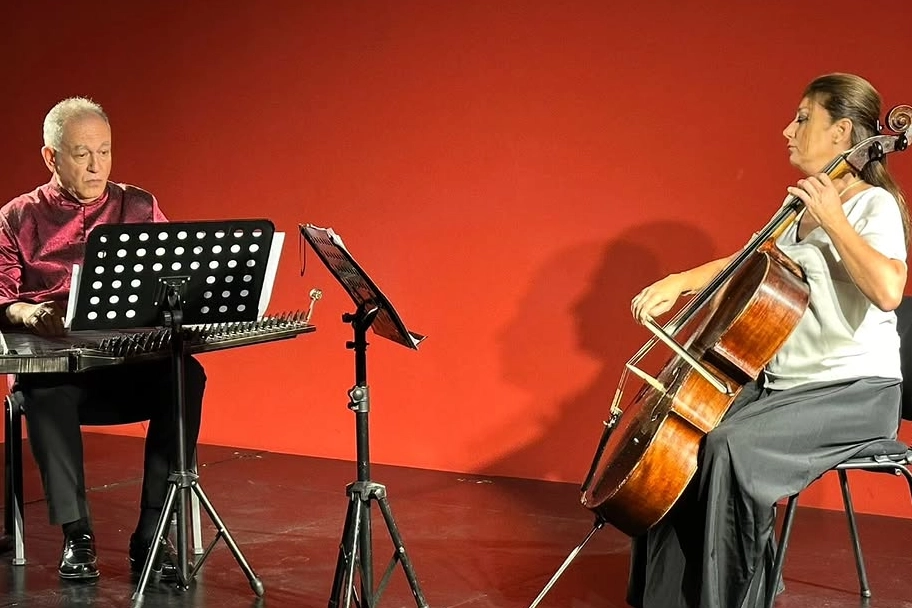 Bursa’da sezon çello ve kanunun buluşmasıyla başladı