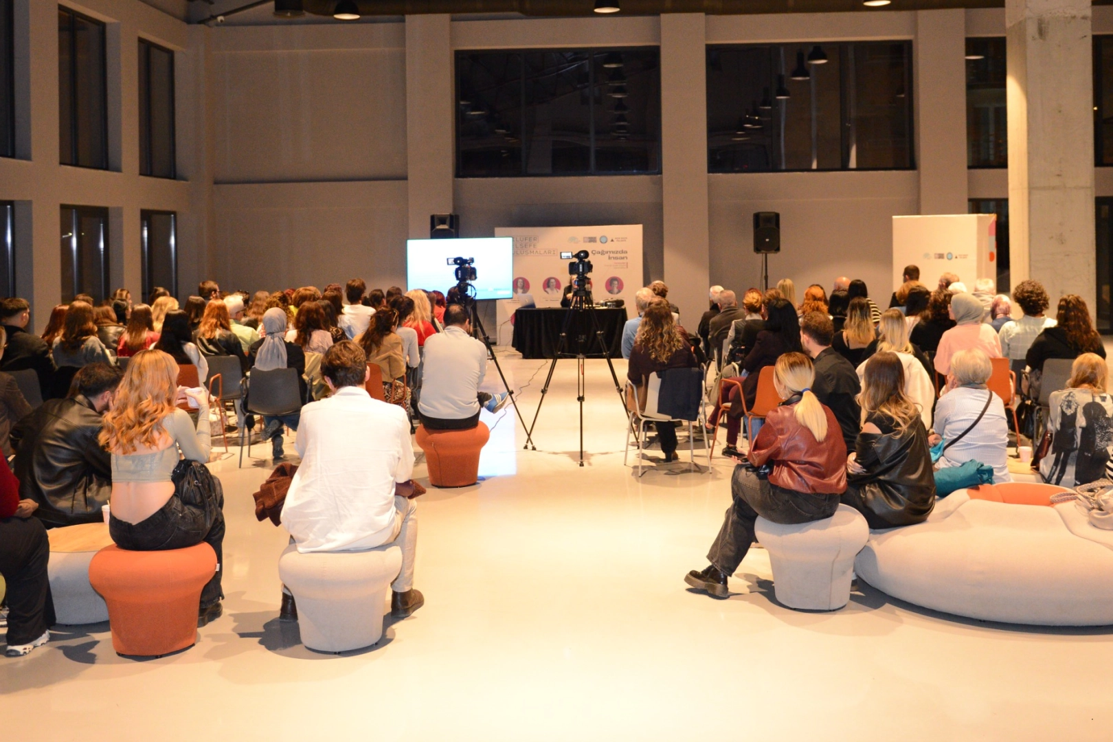 Bursa Nilüfer’de kadın haklarına felsefik bakış