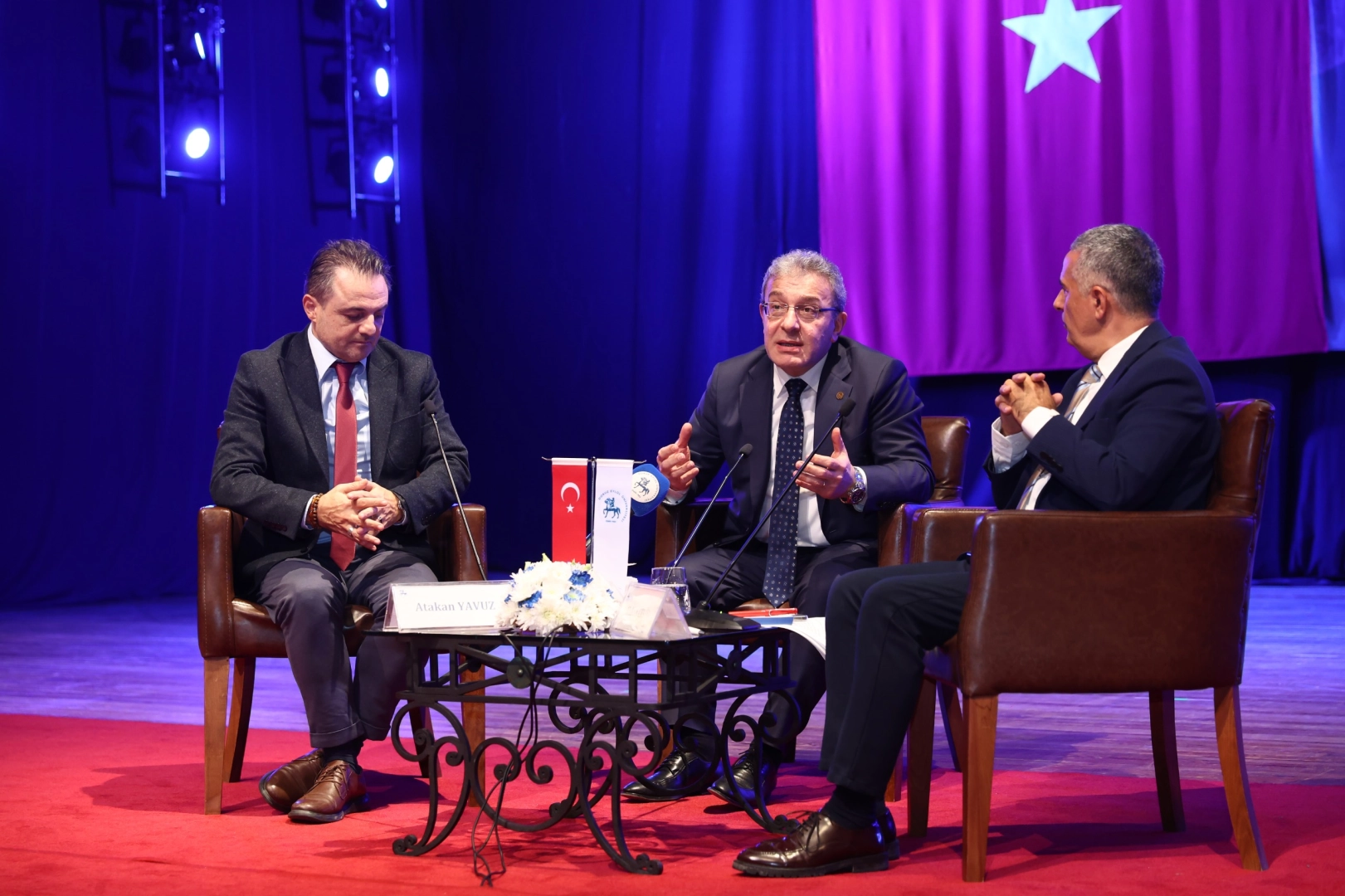 Gazeteci Çelik Türkiye’nin konumunu DEÜ’de değerlendirdi