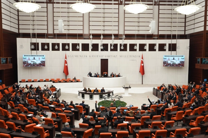 Irak ve Suriye’ye asker gönderme yetkisi 3 yıl uzatıldı