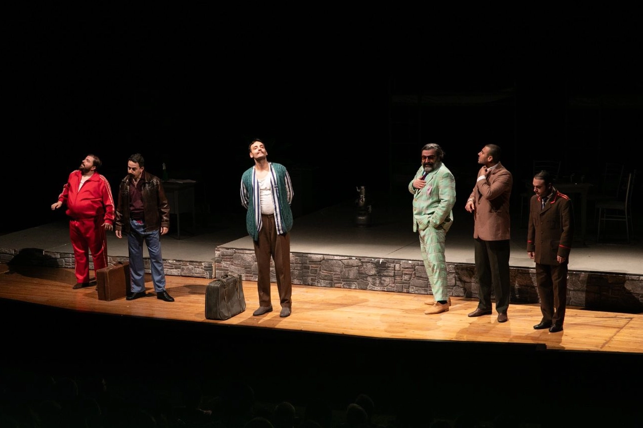 İzmir Şehir Tiyatroları sezonu yeni sahnesinde açtı