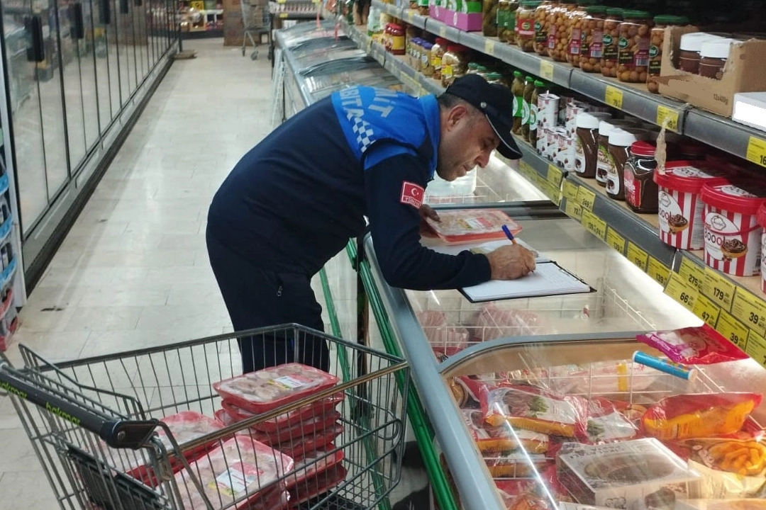 İzmit’te raf tarihi geçmiş ürünlere geçit yok!