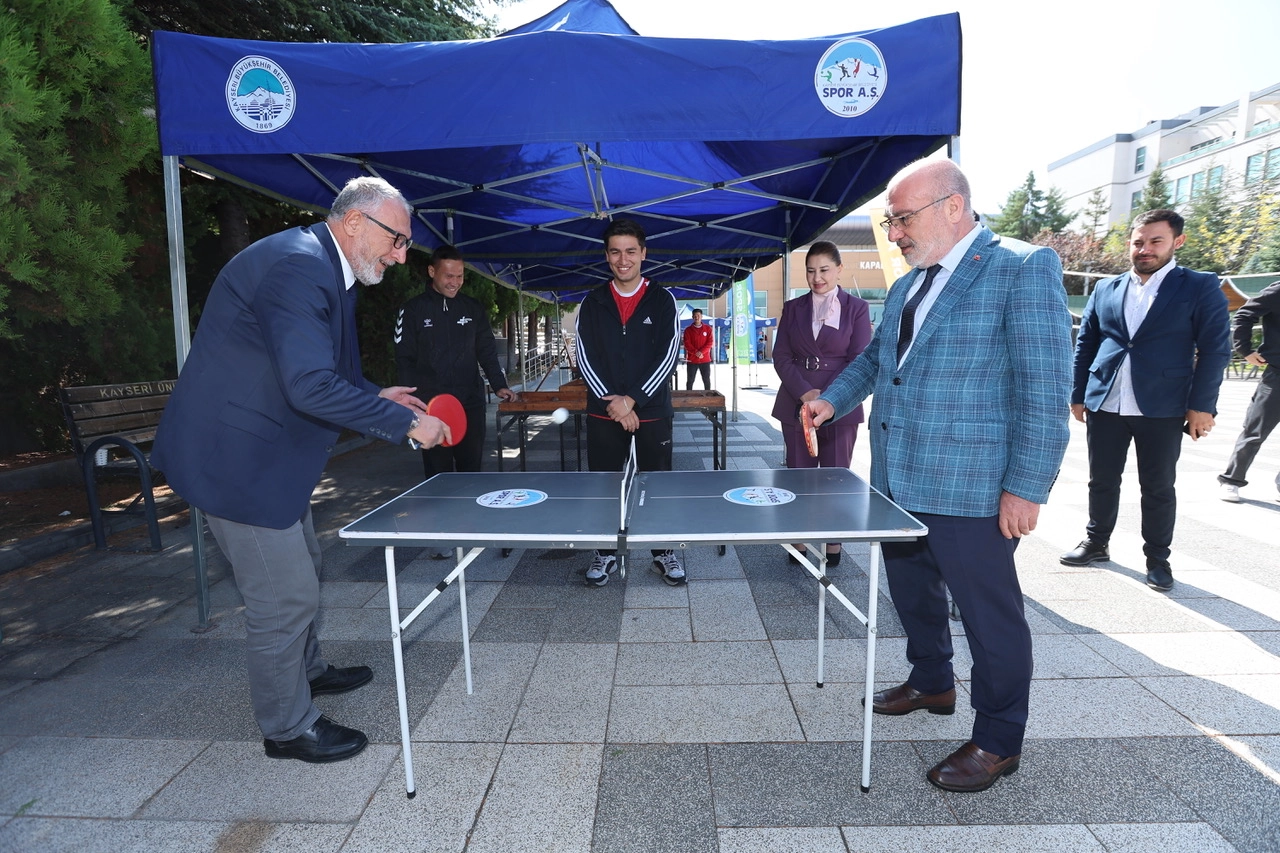 Kayseri Büyükşehir’den yeni üniversitelilere sıcak karşılama