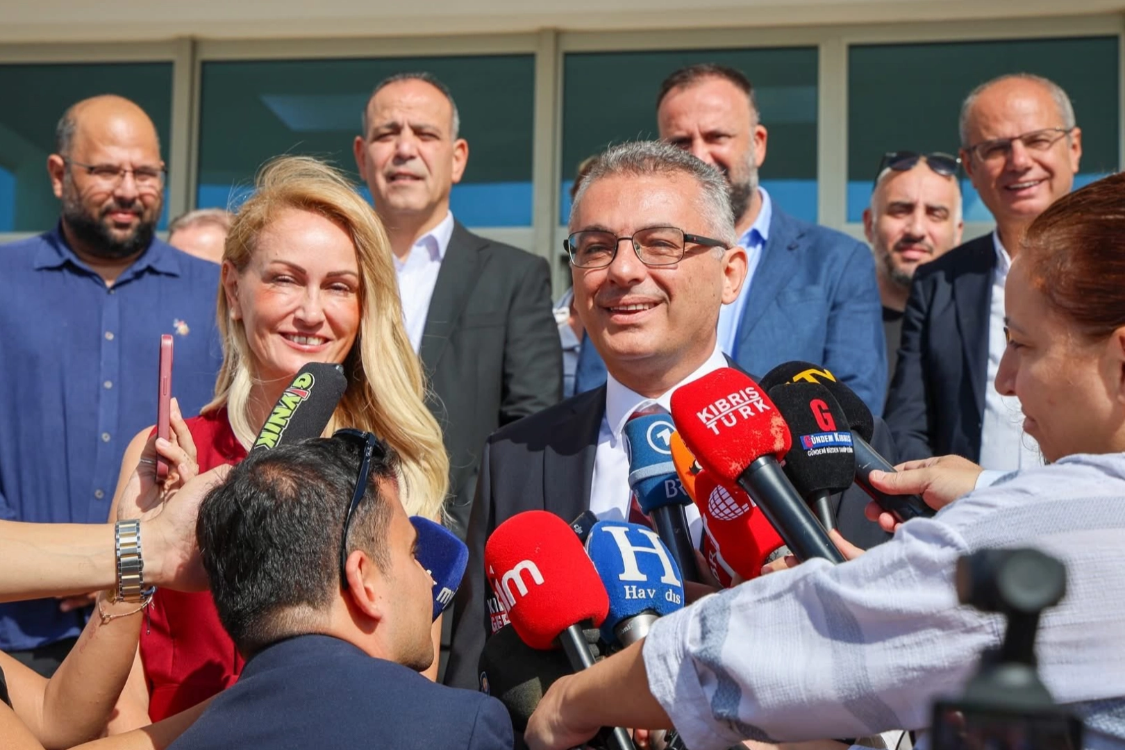 KKTC’nin 6. Cumhurbaşkanı mazbatasını aldı… Yemin töreni 24 Ekim’de