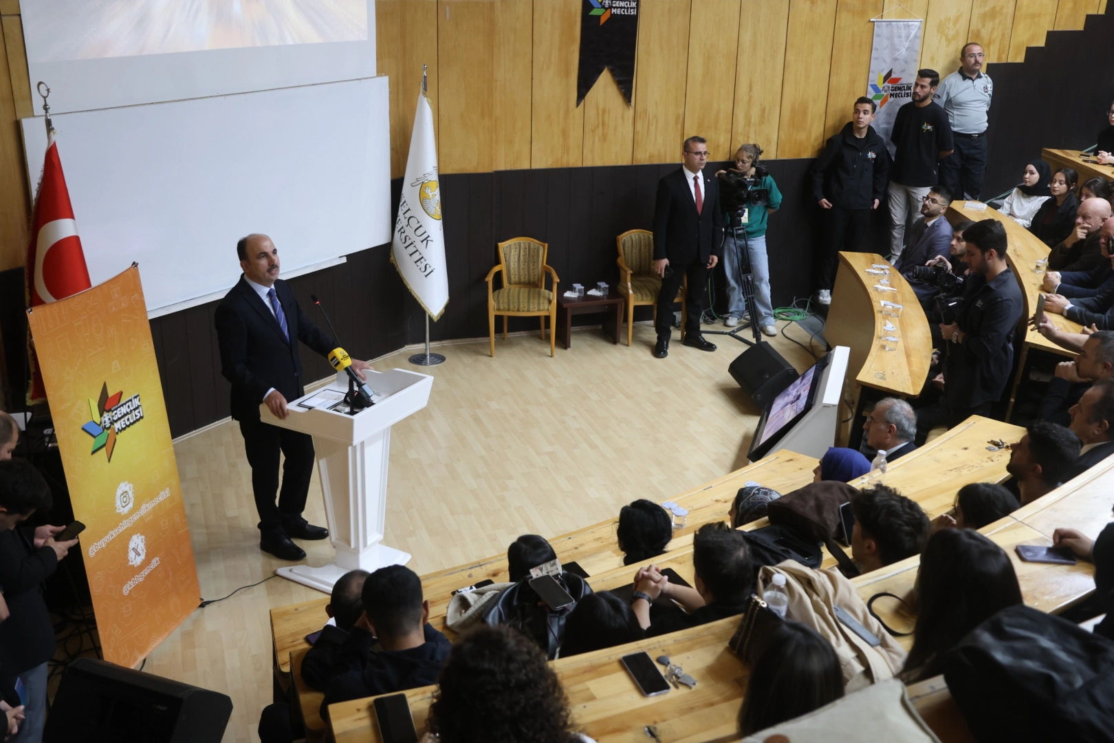 Konya’da Başkan Altay fakülte öğrencileriyle buluştu