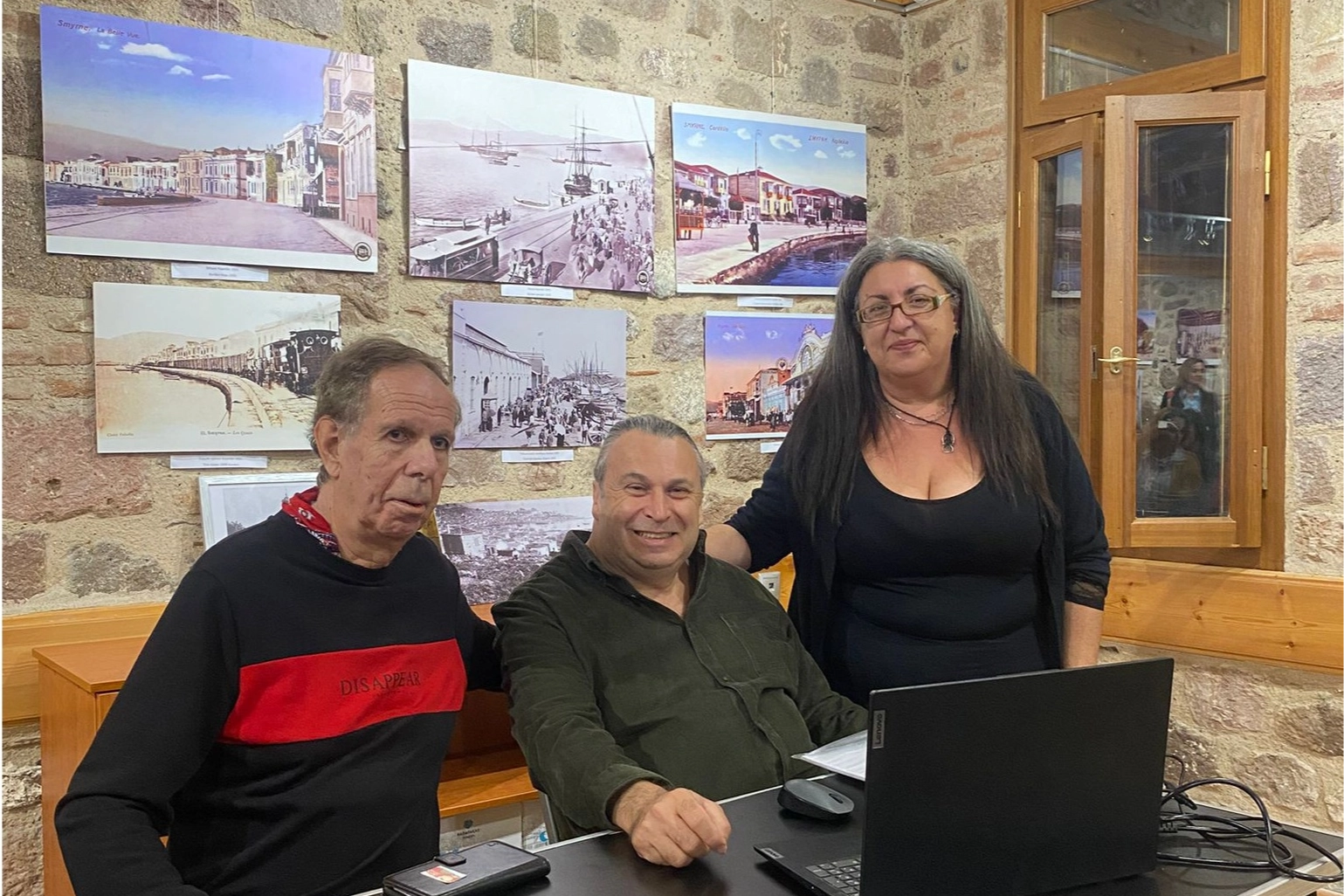 Mert Rüstem’den Girit’te “İzmir” fotoğraf sergisi