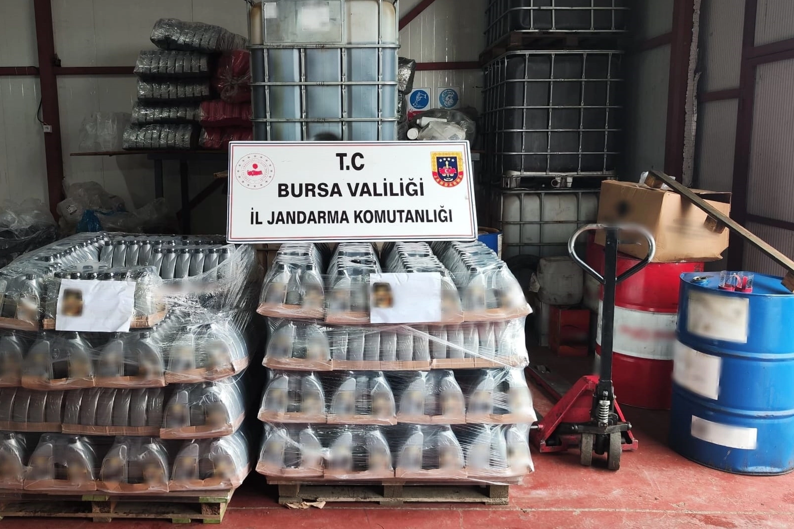 Mudanya’da Jandarma’dan kaçak motor yağı operasyonu