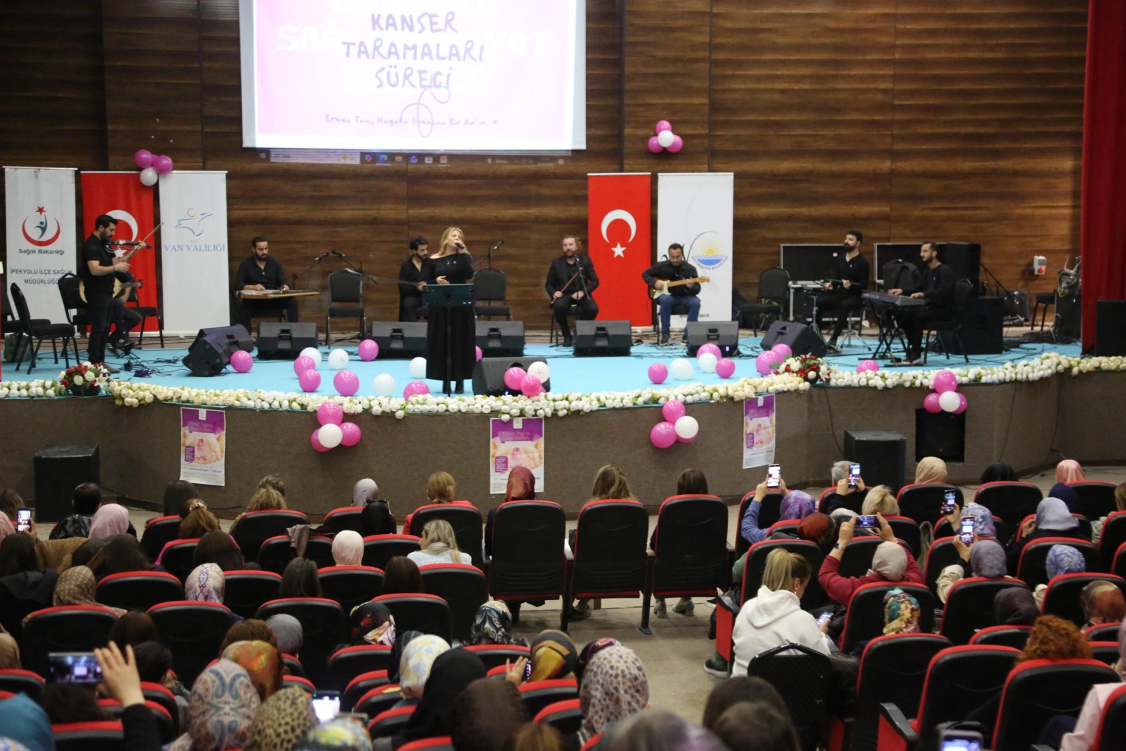 Van Büyükşehir Belediyesi’nden meme kanseri farkındalığına destek