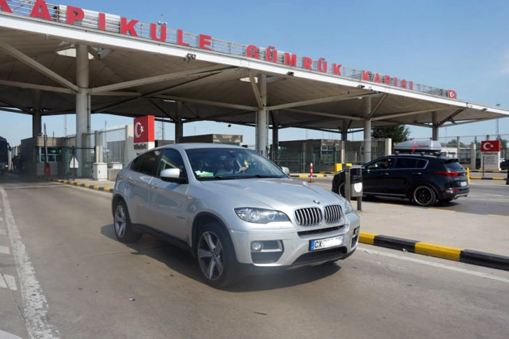 Yabancı plakalı taşıtlara idari para cezalarının tahsiline yeni yönetmelik… Önce öde, sonra geç!