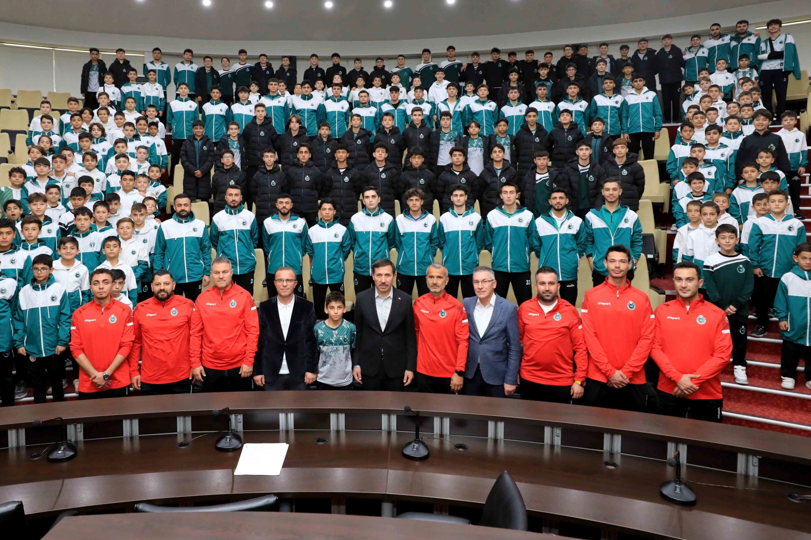 Konya’da Başkan Kılca’dan, futbol takımlarına destek