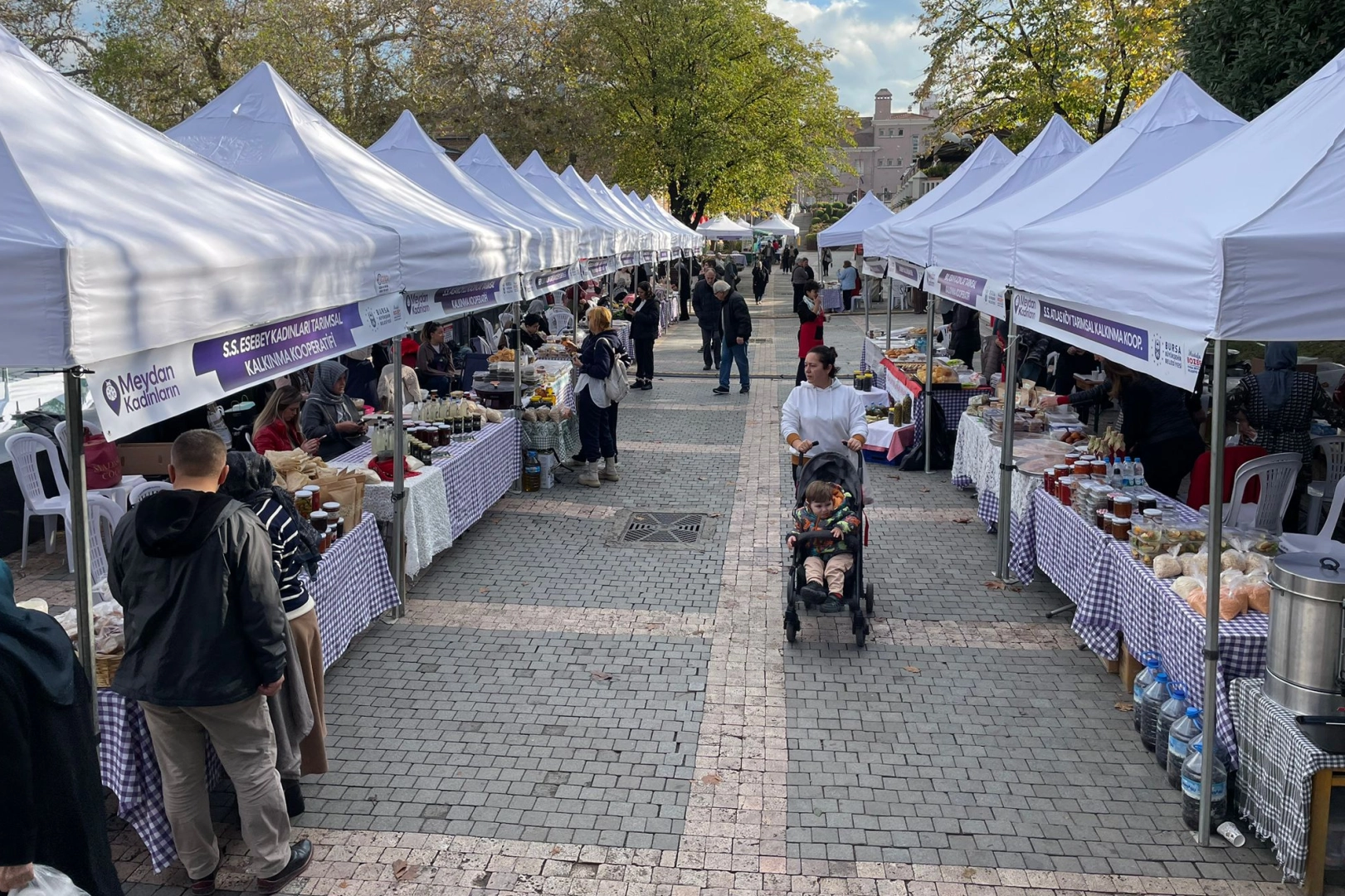 Bursa Heykel’de ‘meydan kadınların’