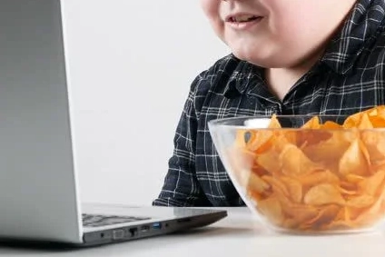 Ekran bağımlılığı ağız sağlığını da etkiliyor!