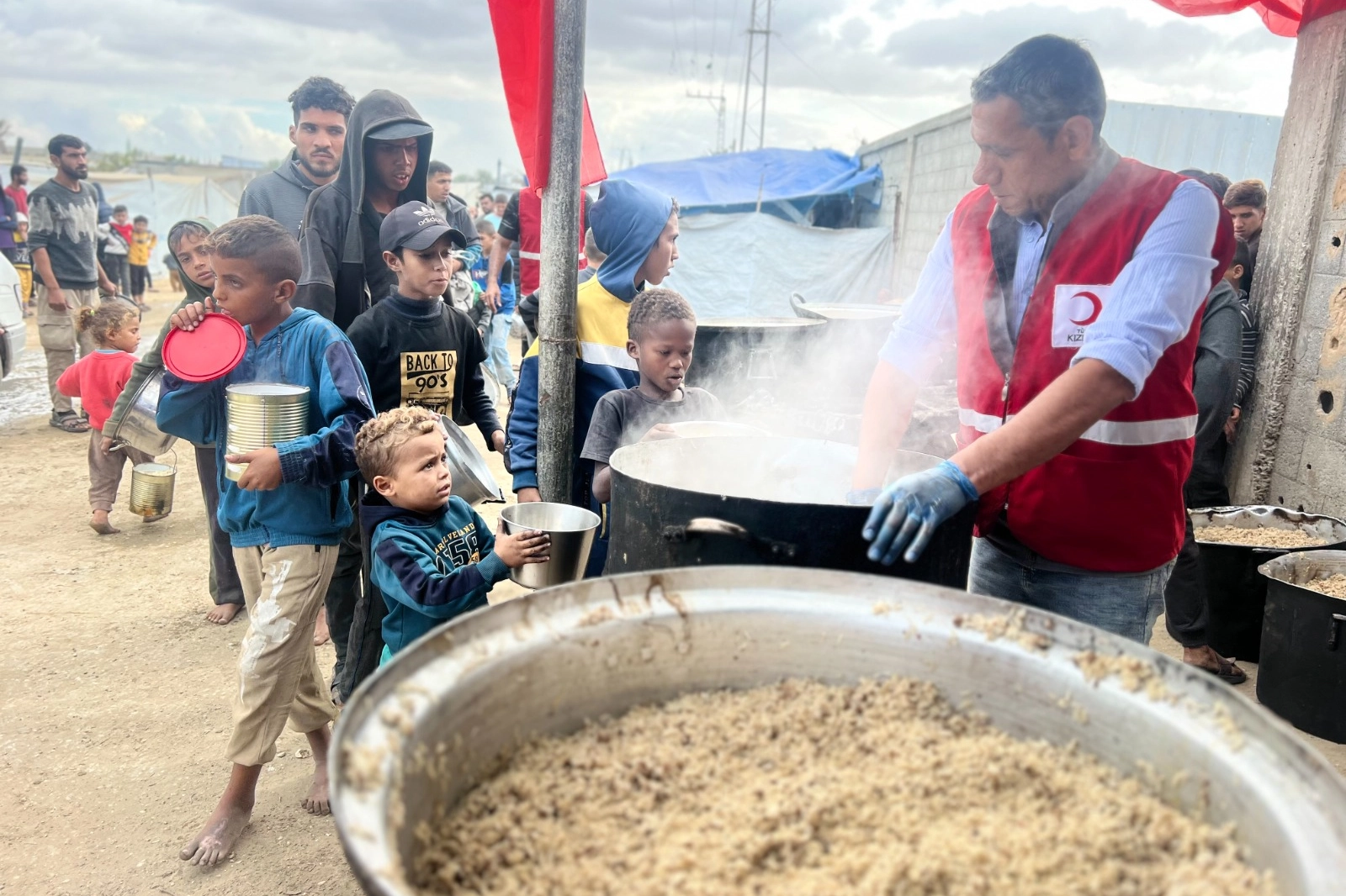 İyilik gemisi yardımları Gazze’de… Sıcak yemekler günlük 35 bine yükseldi