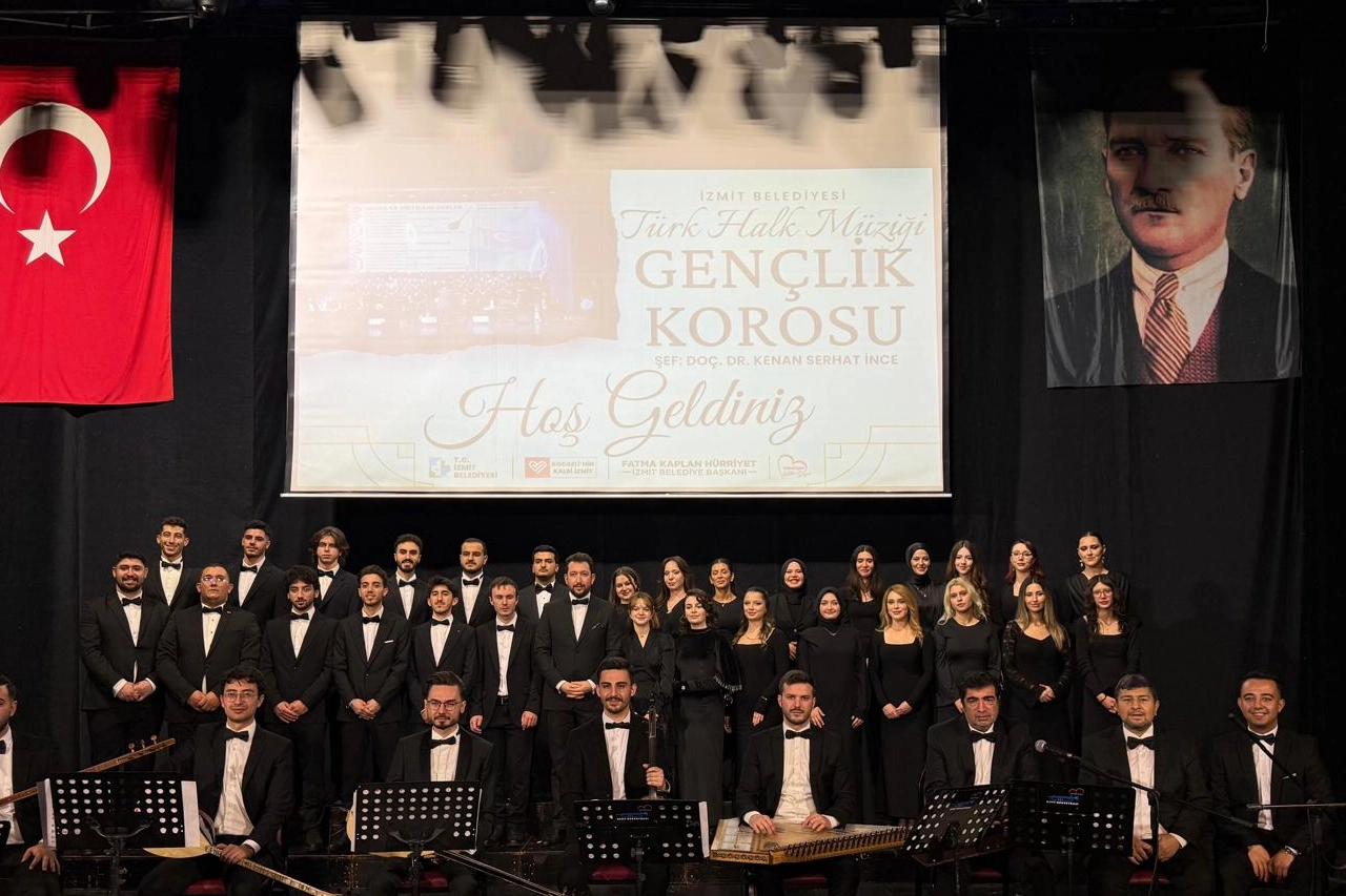 Kocaeli İzmit’te THM Gençlik Korosu’ndan muhteşem konser