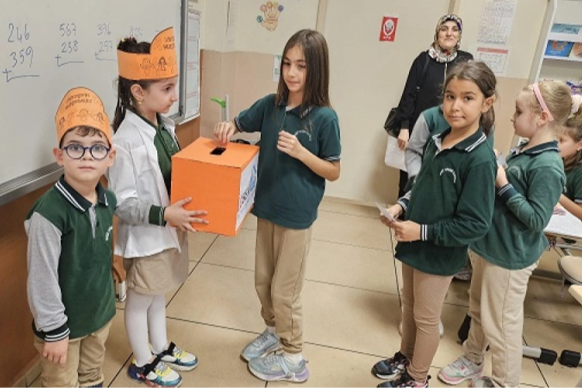 Keşan’da ilkokul öğrencileri harçlıklarını LÖSEV’e bağışladı