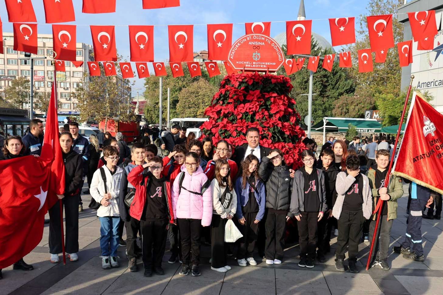 Kocaeli’de 10 Kasım’a özel 1087 Atatürk çiçeği