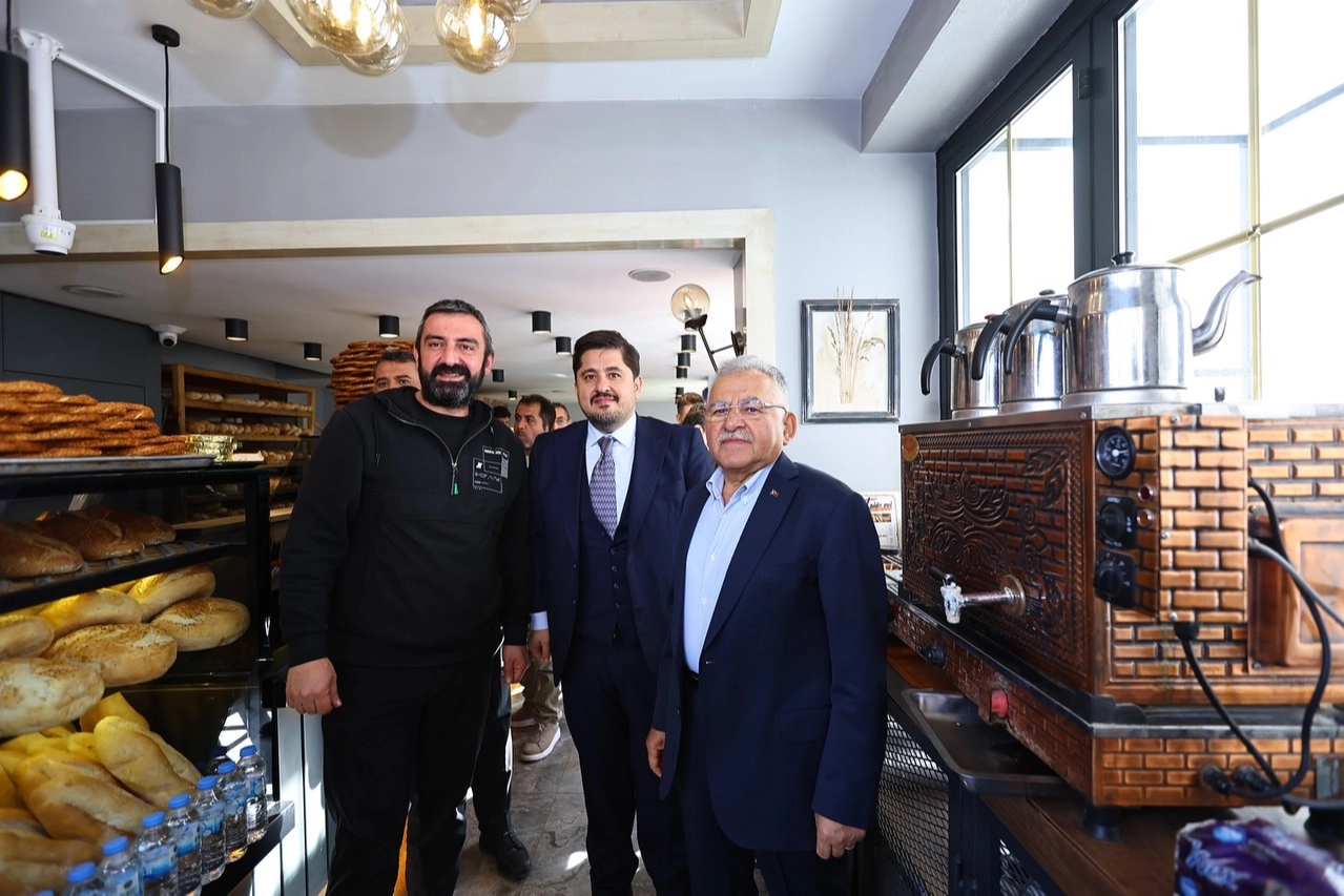 Memduh Büyükkılıç’tan Hunat esnafına ziyaret