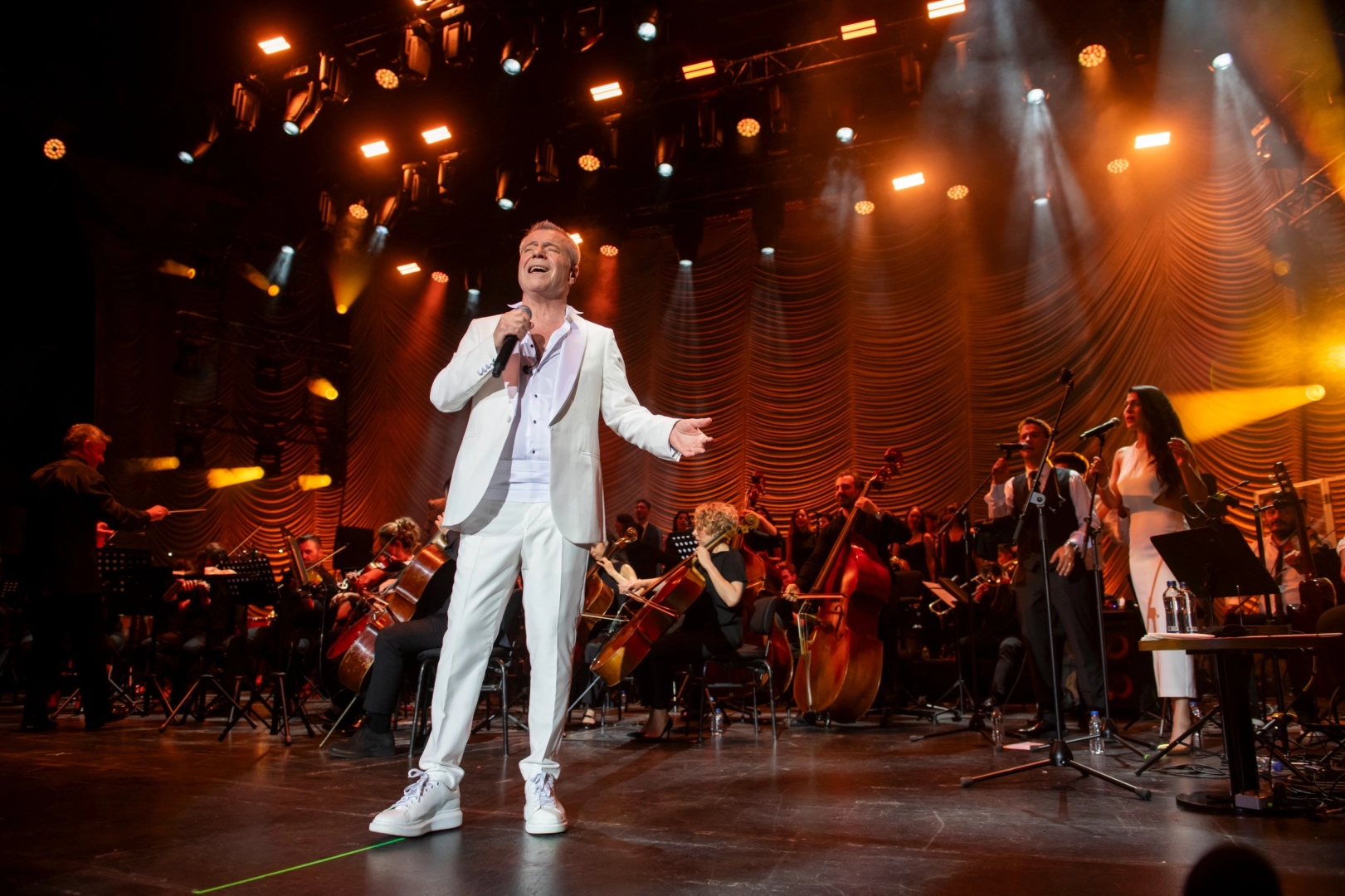 Sevgililer Günü’nün en büyük konseri Levent Yüksel senfonik!