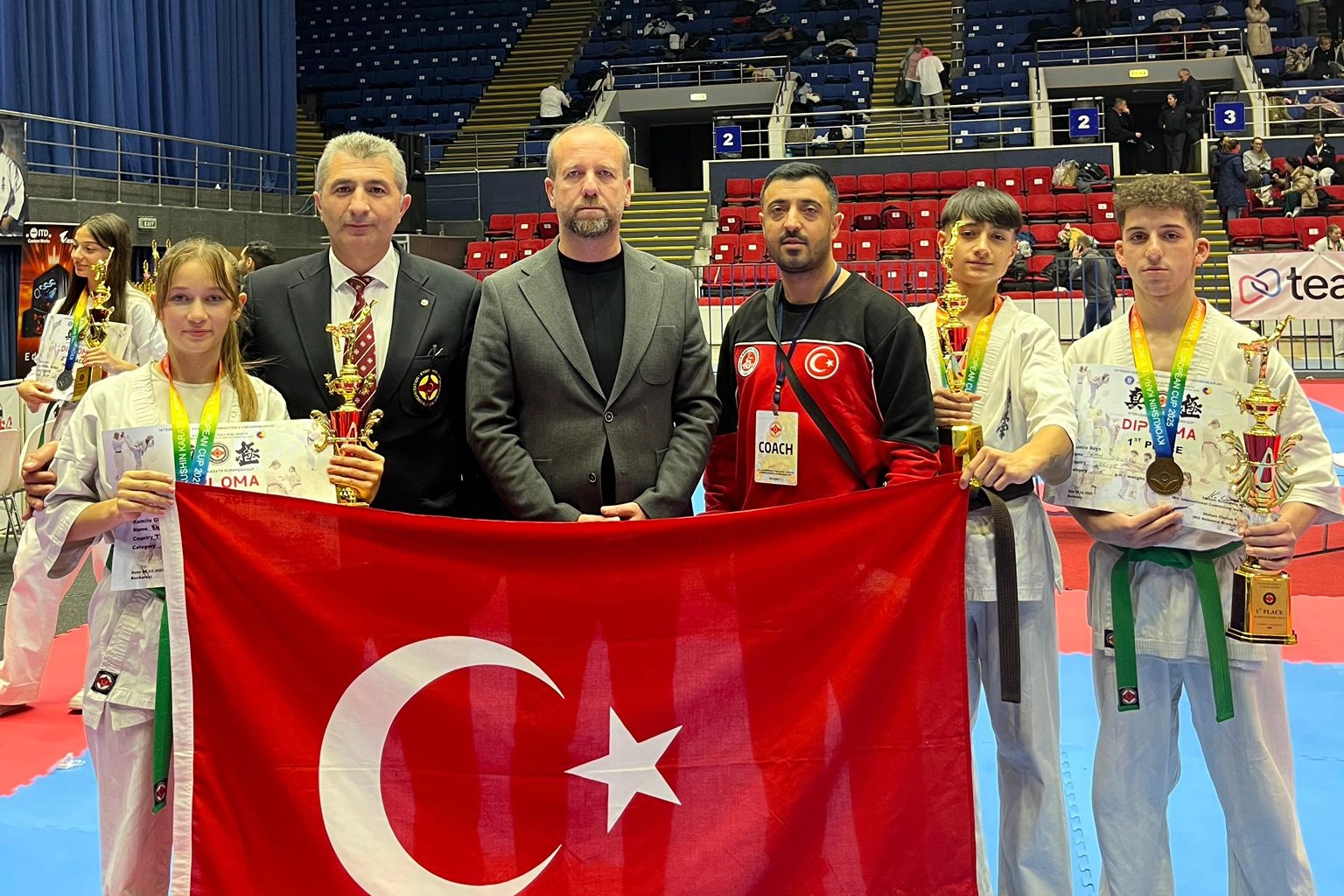 Avrupa’da Yıldırım rüzgarı