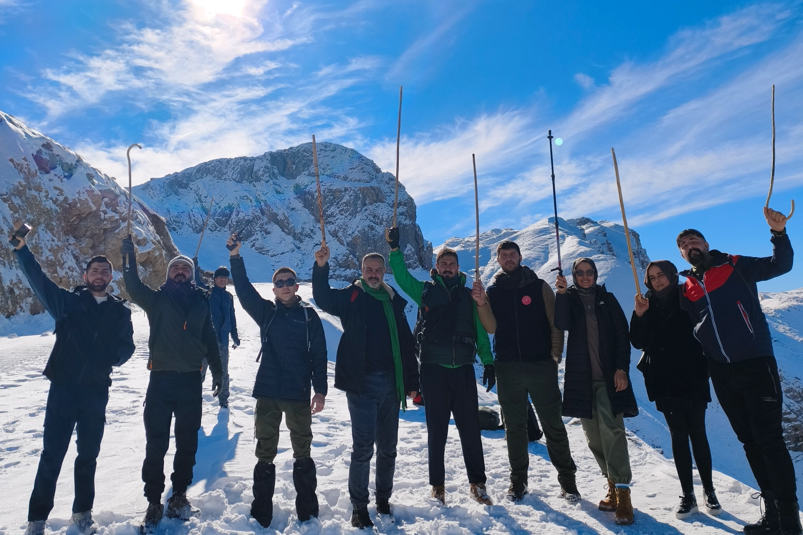 Batman’da Harrut Yaylası’na karlı yolda 4 saatlik tırmanış