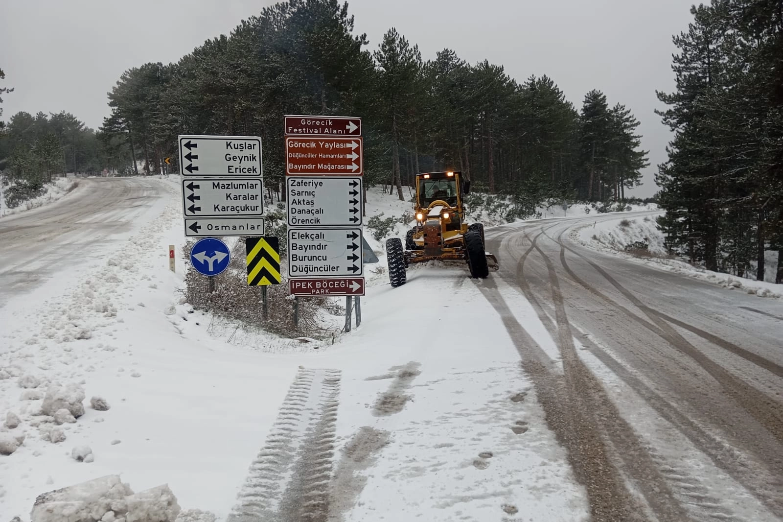 Bursa’da kar seferberliği: Büyükşehir ekipleri sahada