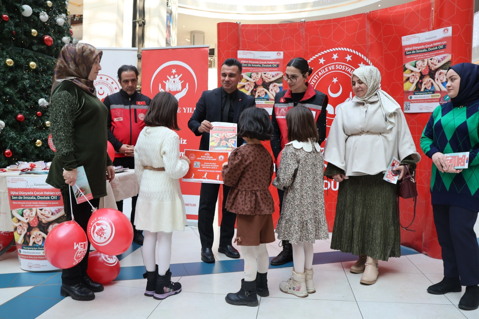 Erzurum’da ‘Dijital Dünyada Çocuk Hakları’ için imza kampanyası