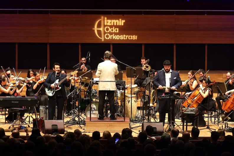 İzmir Oda Orkestrası Latin müzikleriyle dans ettirdi