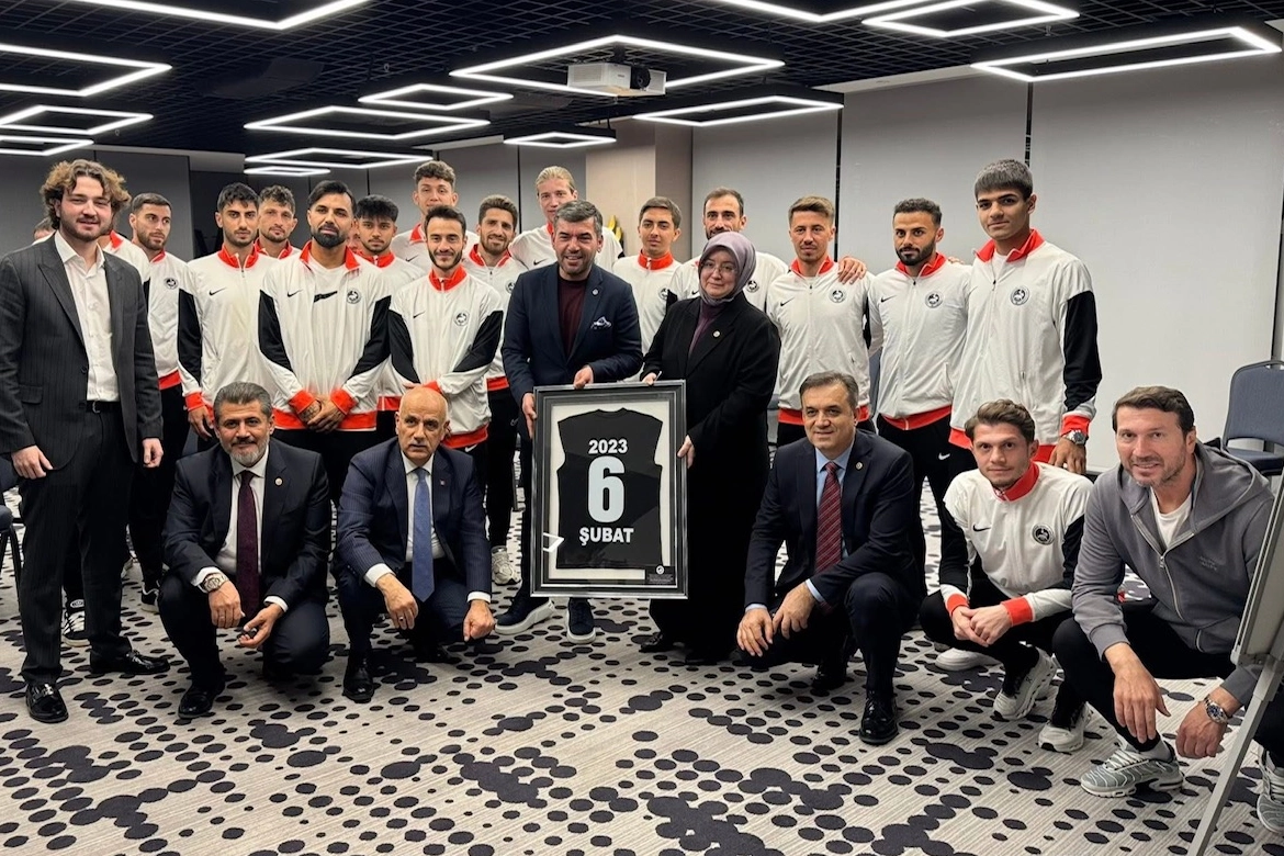 Kahramanmaraş milletvekillerinden İstiklalspor’a moral ziyareti