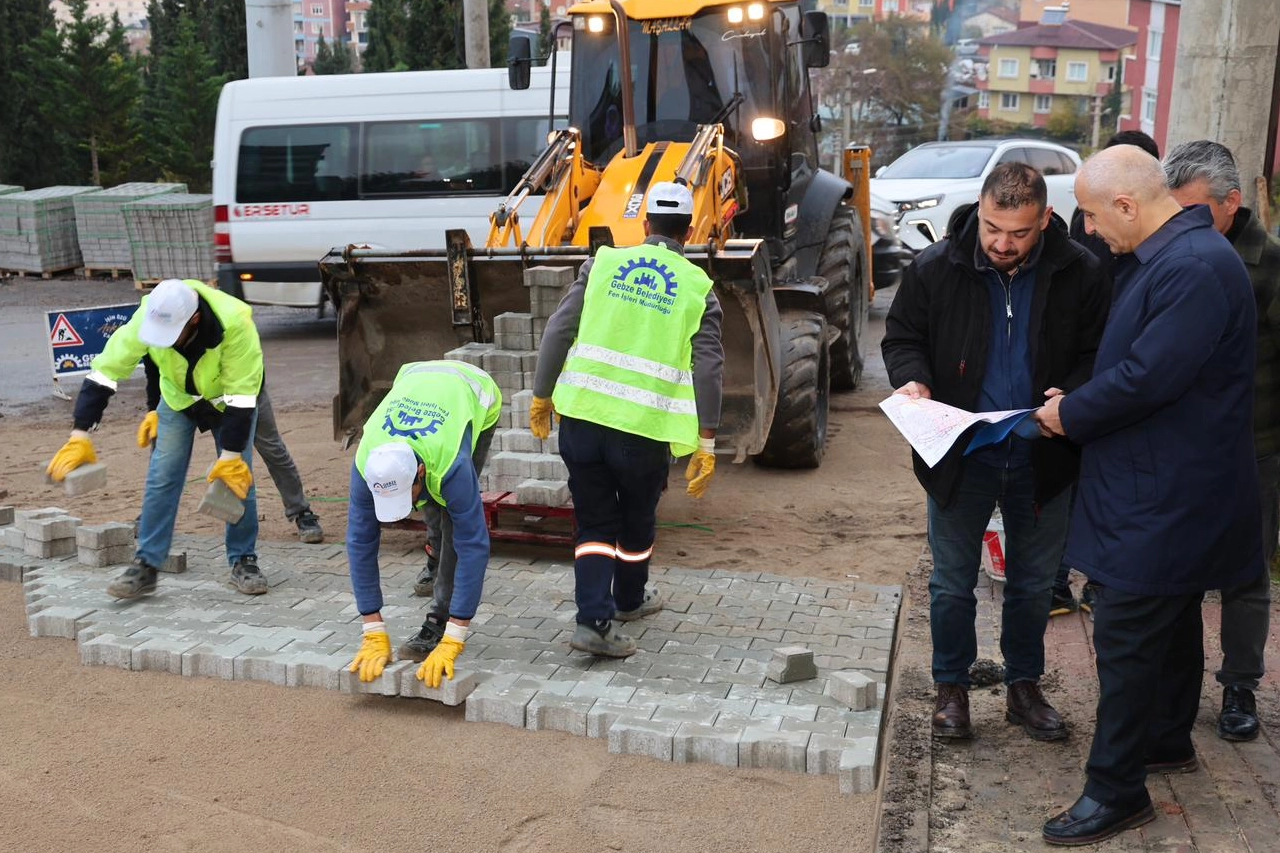Kocaeli Gebze’de üstyapı çalışmalarını yerinde incelendi