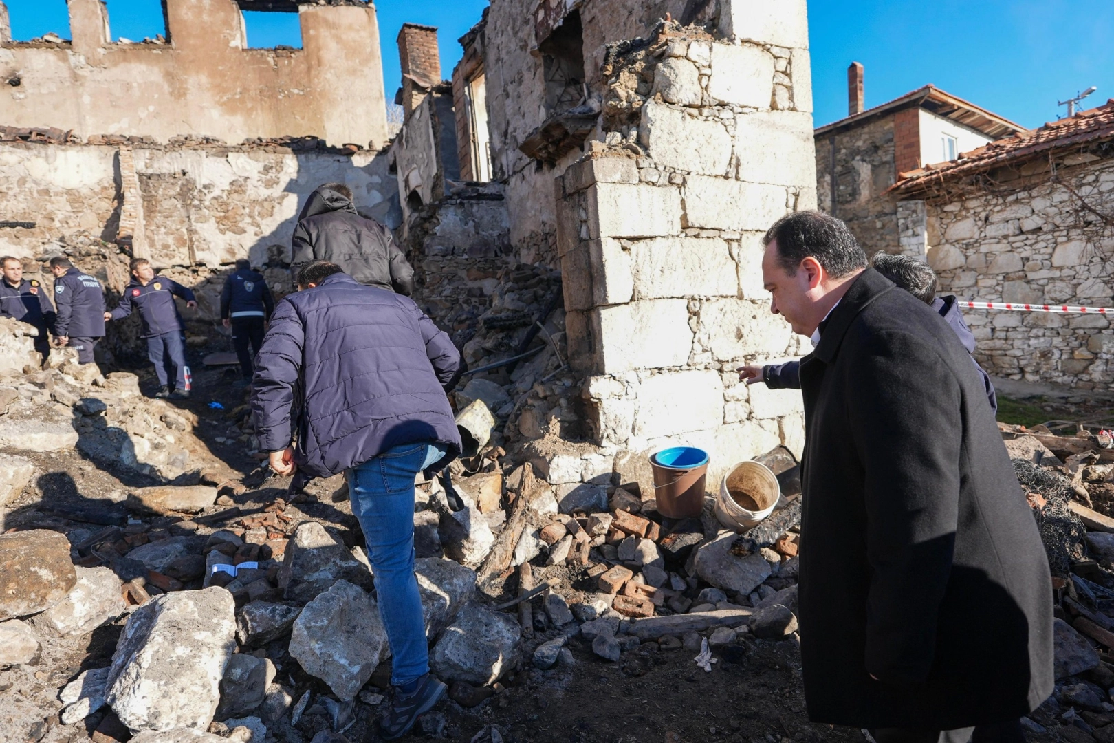 Manisa’da Başkan Dutlulu yangın bölgesinde