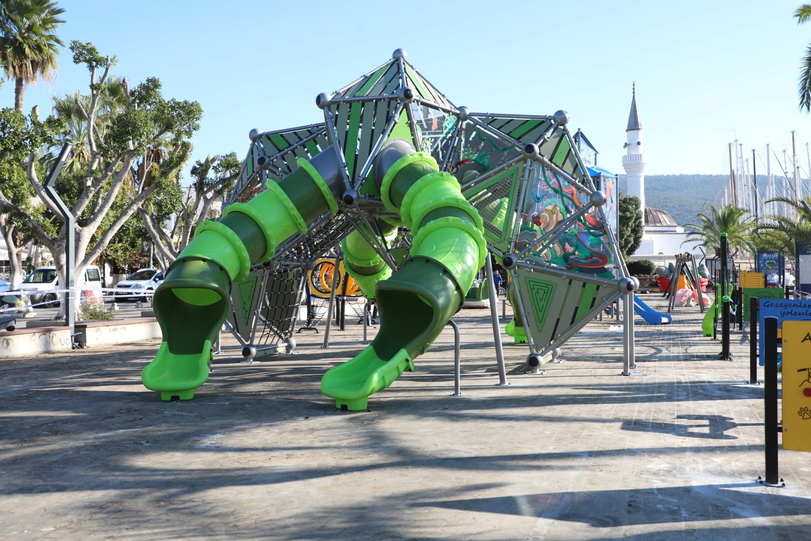 Muğla’da çocuklara modern ve güvenli oyun alanı