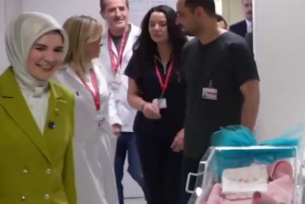 Bakan Göktaş’tan doğum yapan annelere ‘yeni yıl’ ziyareti