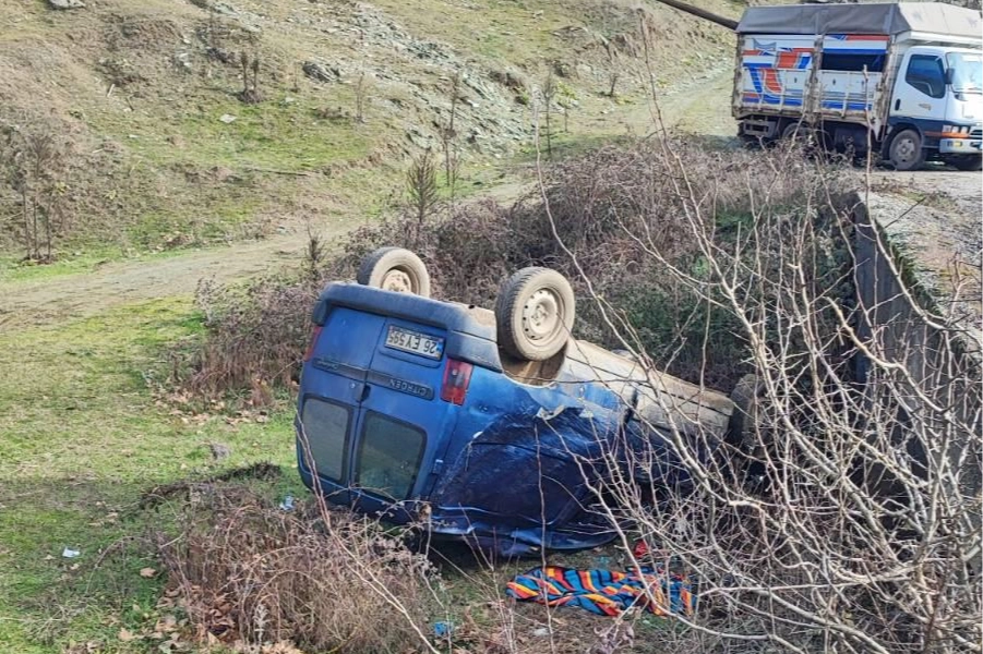 Bilecik Pazaryeri’nde araç köprüden düştü!
