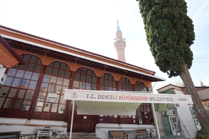 Denizli’de cami avlularına nefes aldıran hizmet