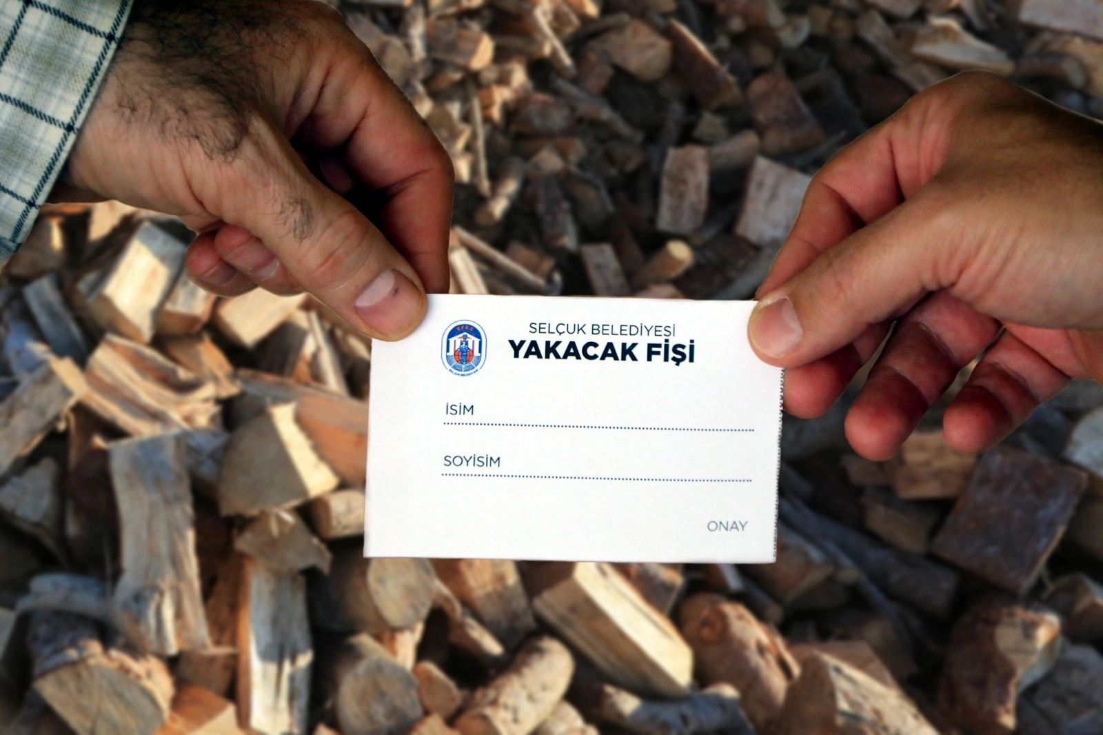 Efes Selçuk’ta ihtiyaç sahibi ailelere yakacak fişi desteği