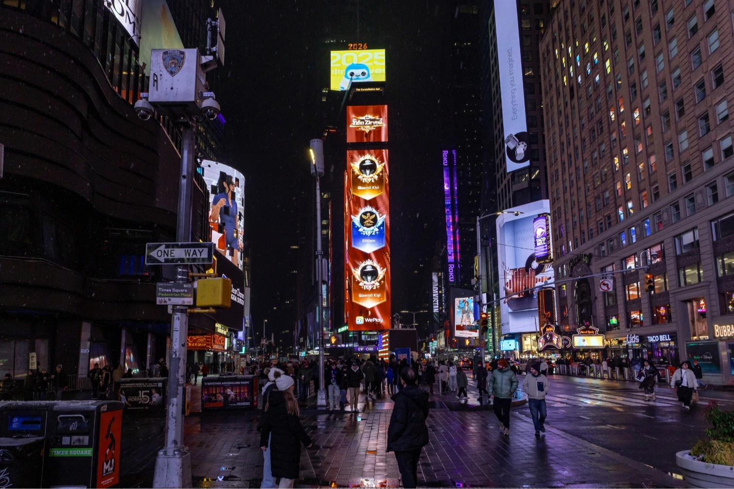 Gençlerin sosyal yaşamları globalleştiğinde: WePlay, Times Meydanı’nı aydınlatıyor