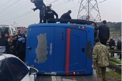 İstanbul’da cezaevi nakil aracı devrildi: 19 yaralı