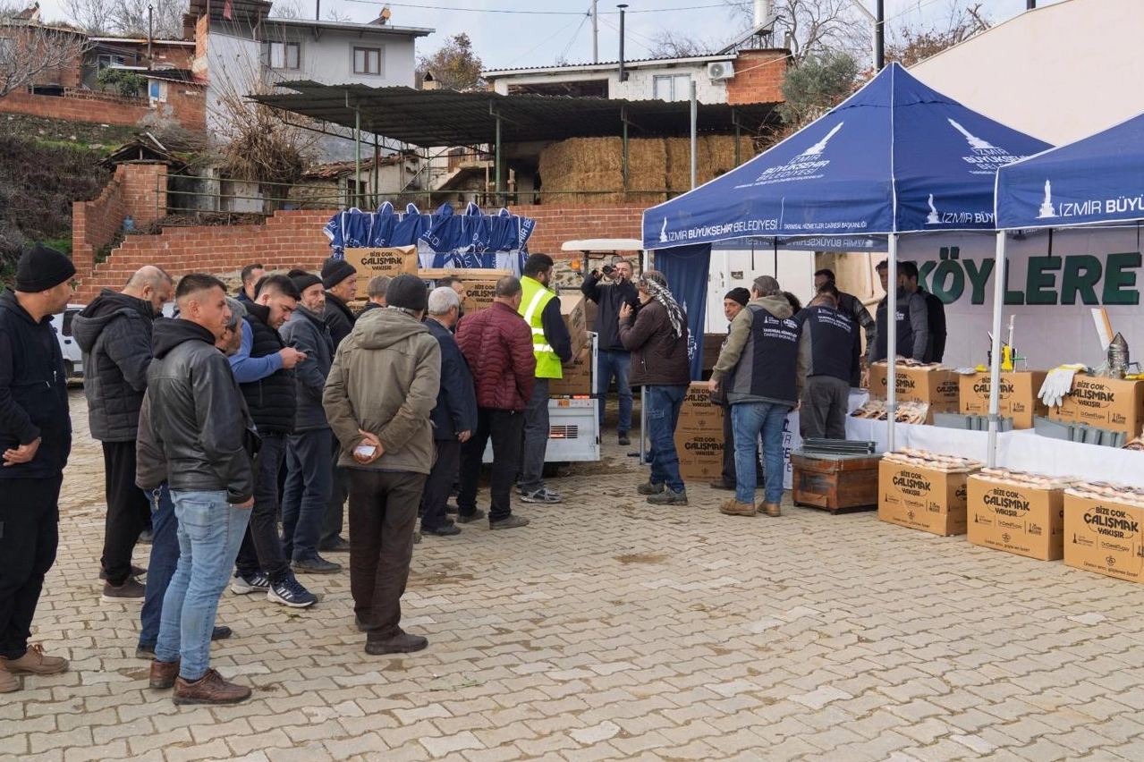 İzmir Büyükşehir’den afetzede arıcılara ‘can suyu’ katkısı