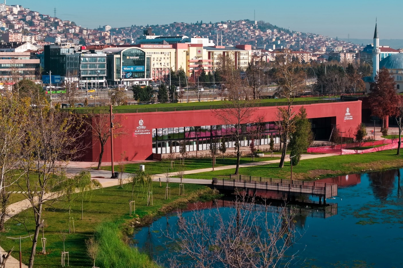 Kocaeli’de göl manzarasında ders ve okuma keyfi