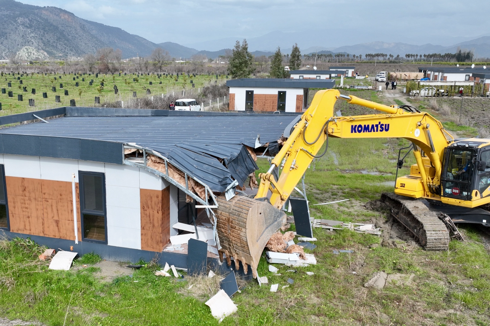 Muğla’da Ortaca Belediyesi kaçak yapılara müdahale etti